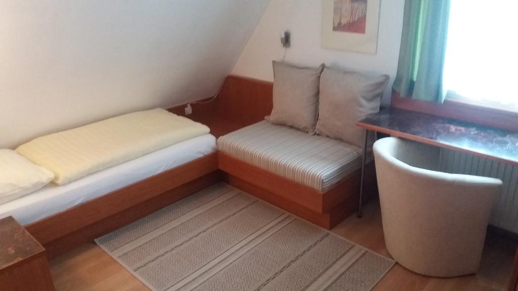 Altes Wirtshaus Foerdergersdorf Bed & Breakfast 萨兰德特 外观 照片