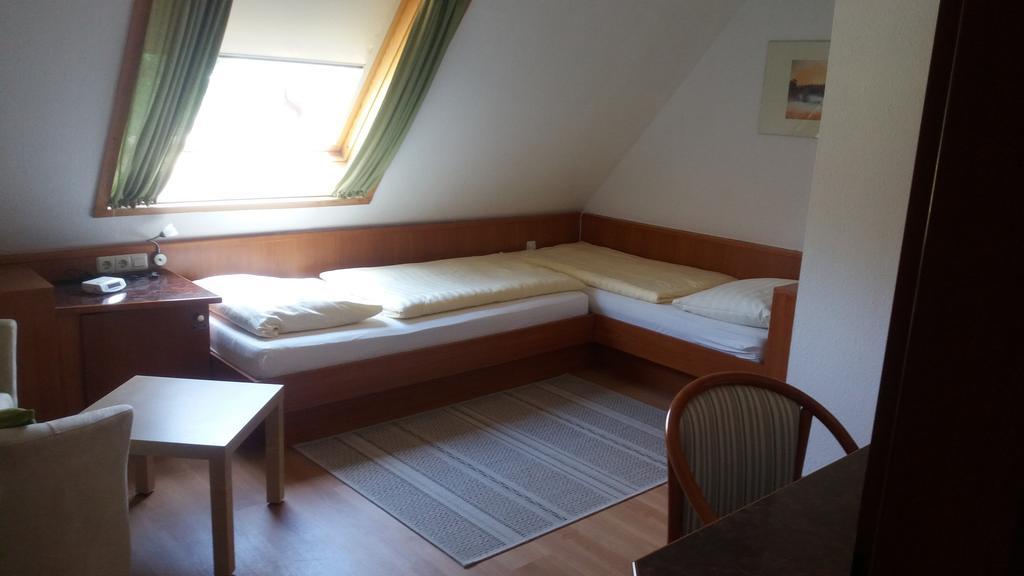 Altes Wirtshaus Foerdergersdorf Bed & Breakfast 萨兰德特 外观 照片