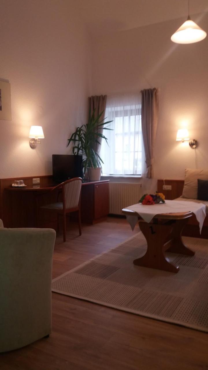 Altes Wirtshaus Foerdergersdorf Bed & Breakfast 萨兰德特 外观 照片